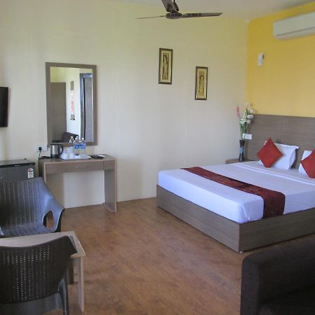 The Ashok Beach Resort Ποντισερί Εξωτερικό φωτογραφία