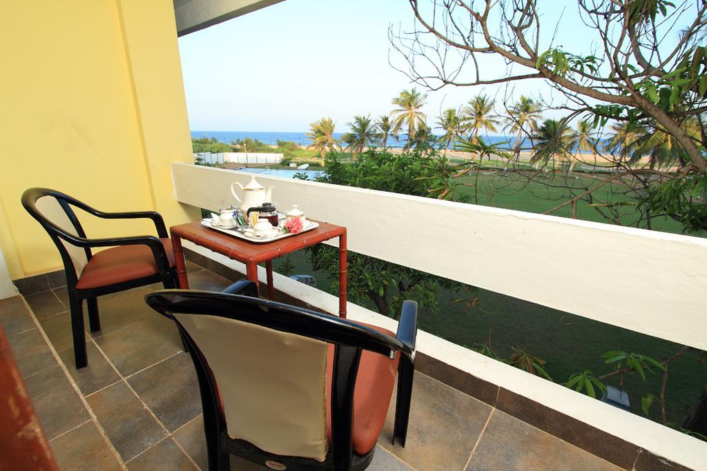 The Ashok Beach Resort Ποντισερί Εξωτερικό φωτογραφία