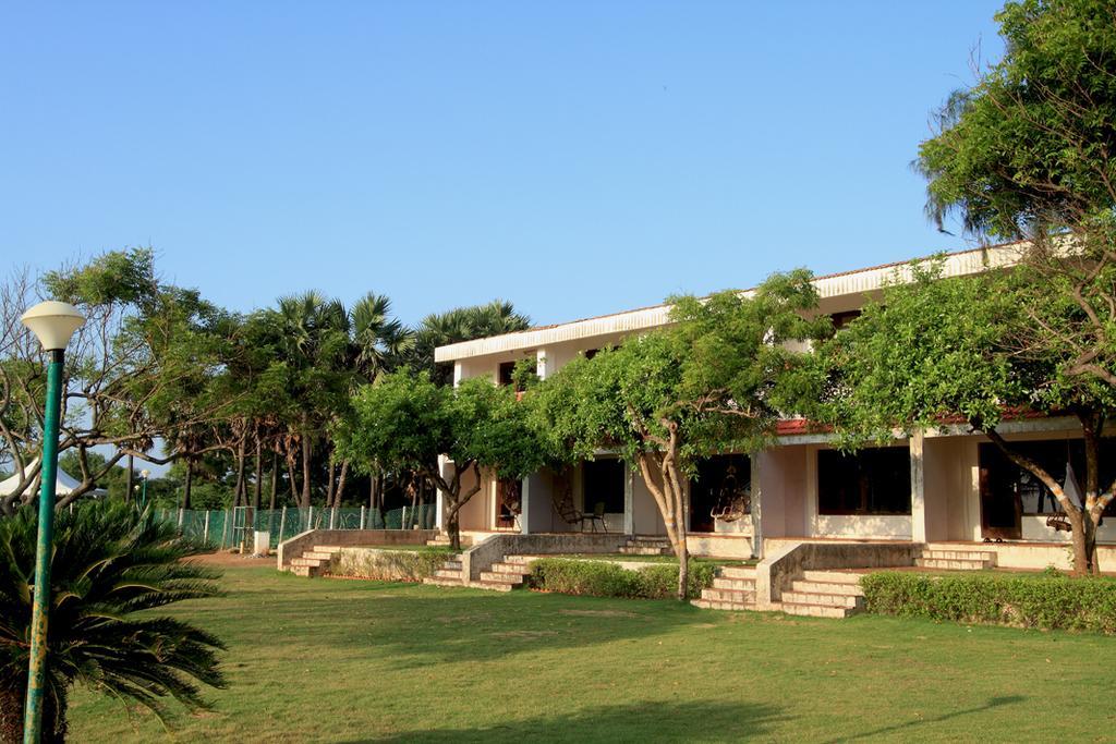 The Ashok Beach Resort Ποντισερί Εξωτερικό φωτογραφία